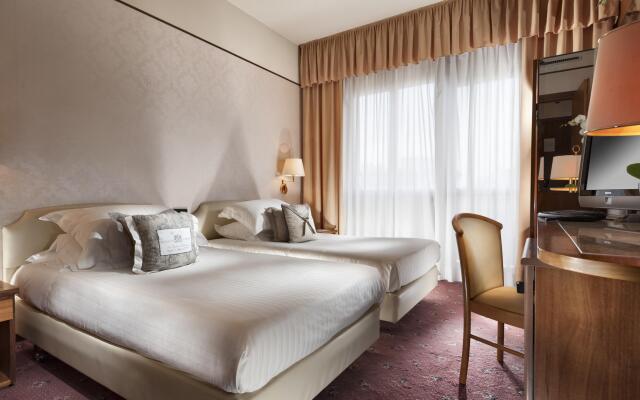 Отель Waldorf Suite Римини комната для гостей
