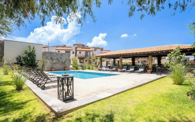Modern 3BR Pool & Gym in Nueva Escondida