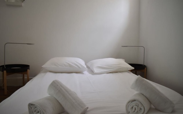 Отель 2 Bedroom Flat on Quai de Valmy комната для гостей