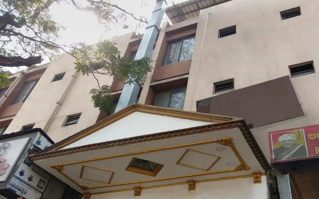 OYO 10884 Pavana Residency