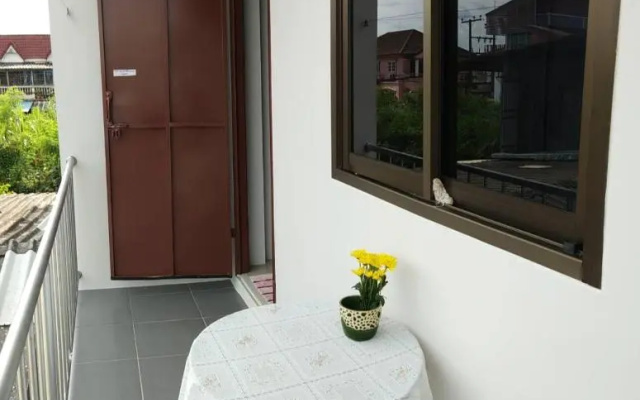 Thanaponsiri House