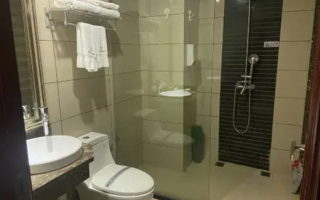 Peninsula Holiday Hotel