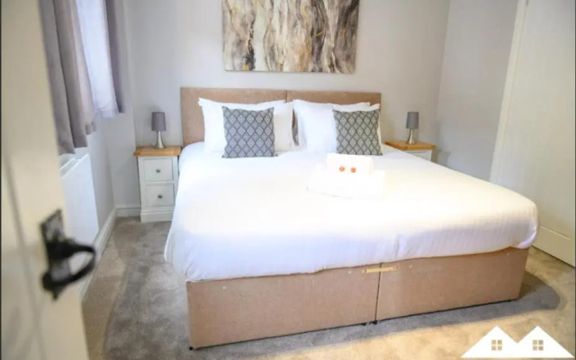 Robinson Apartment at West Drayton Farm