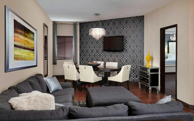 Four Points by Sheraton Hotel & Suites Calgary West