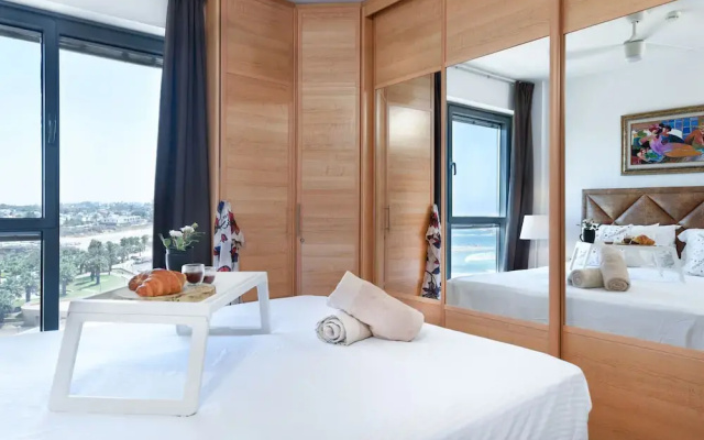 Deluxe 3 BD Marina Apartment in Herzylia