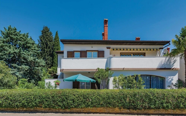 Beautiful Home in Novigrad With Wifi and 2 Bedrooms