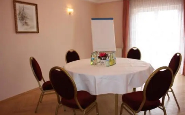 1a-PARK HOTEL BERLIN Schloss Kaulsdorf