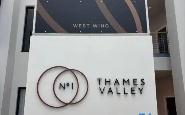 Studios in Central Bracknell, 30mins from London