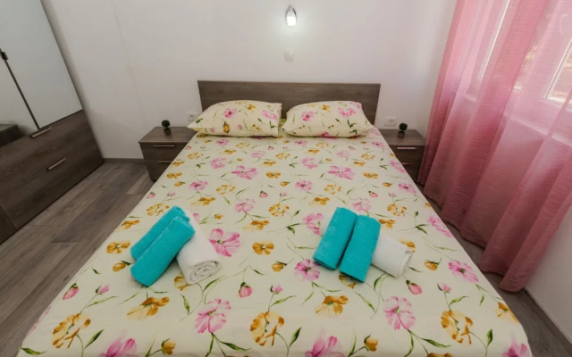 Spacious apt With Lodge Just 40m From the Beach