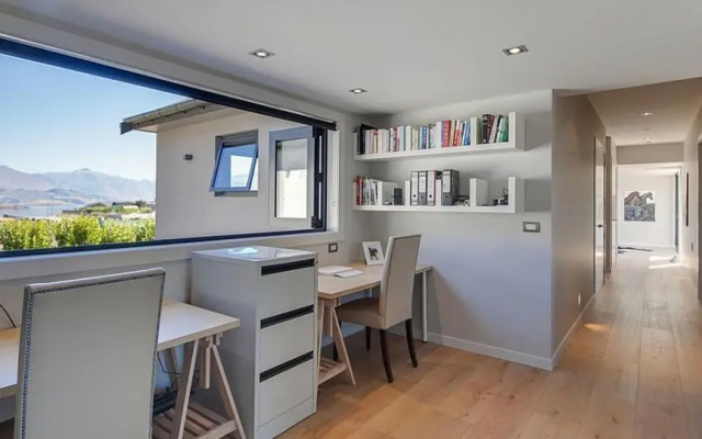 Infinity Drive - Sleeps 8 - Spa Pool - Lake Views