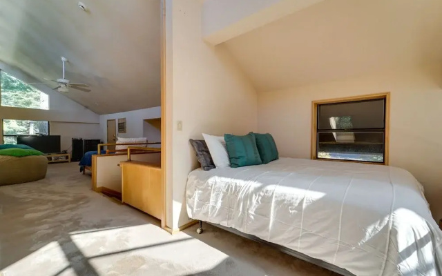 Tahoe Donner House w/ Hot Tub & Grill!