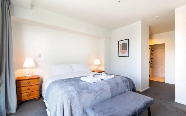 Stunning Three Bedroom Home Near Sky Tower