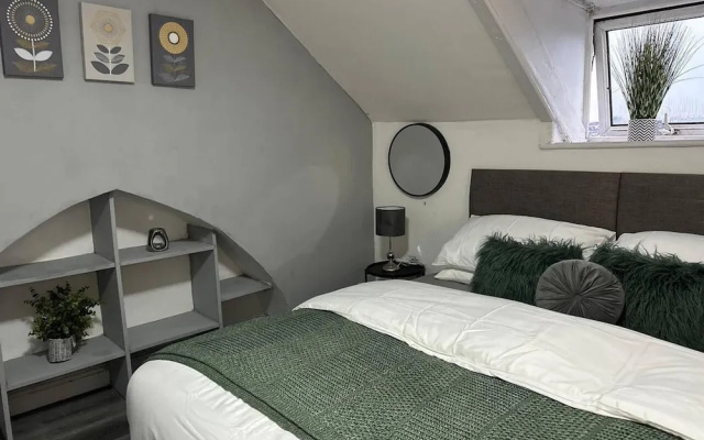 Studio - Sleeps 2 - Parking - Wifi