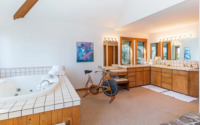 Tahoe Classic by Tahoe Mountain Properties