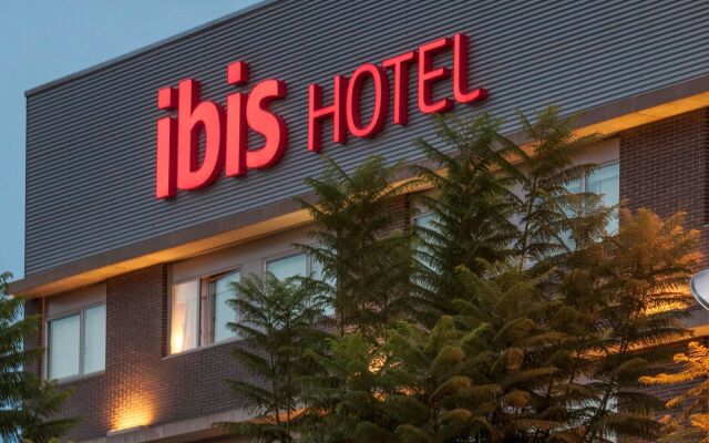 Отель ibis Barcelona Aeropuerto Viladecans вид на фасад