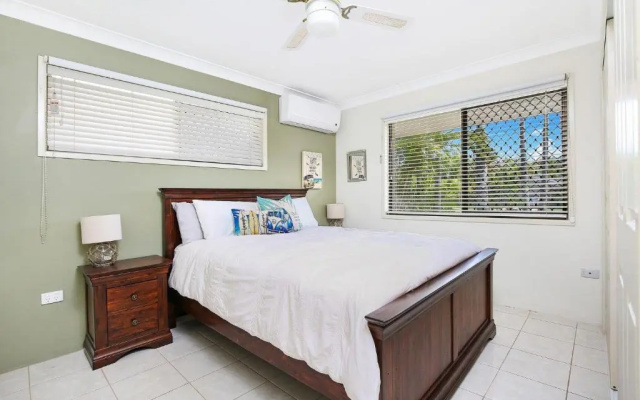 Michael Street 39, Golden Beach