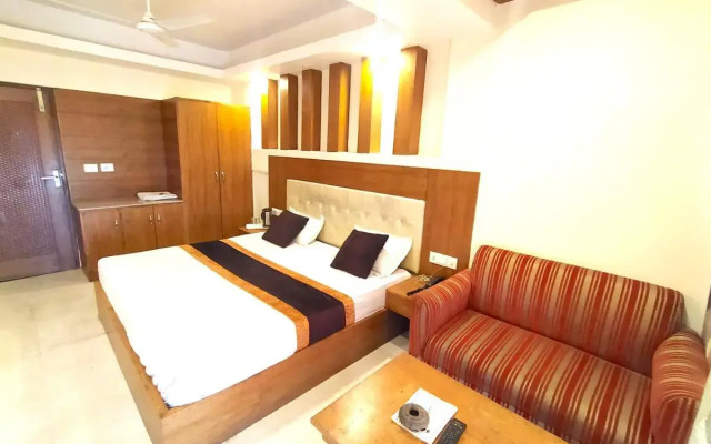 Hotel Samrat - On Mall Road