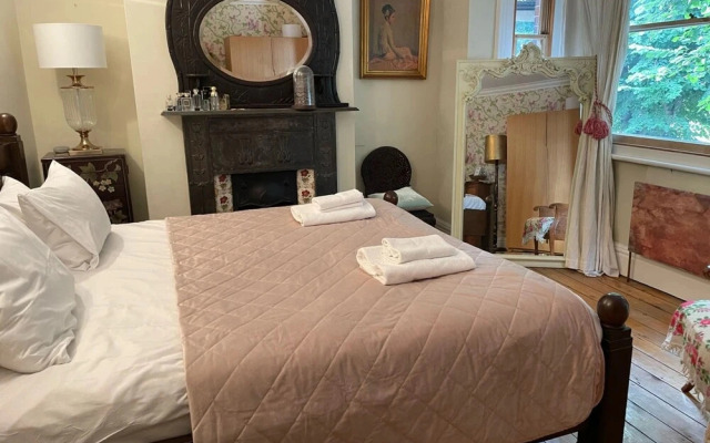 Townhouse Full of Character in Vibrant Seven Dials