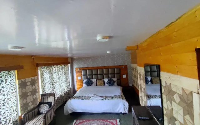 Hotel White House