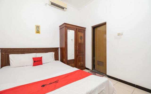 RedDoorz at Nginden Surabaya