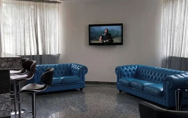 Top-Notch Suites and Apartment