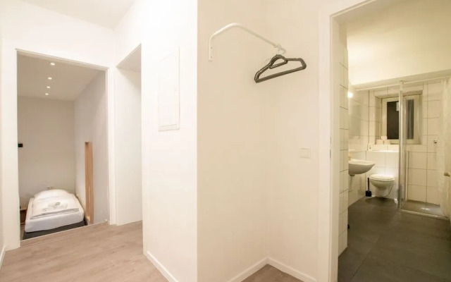 Tolstov-Hotels Large Apartment