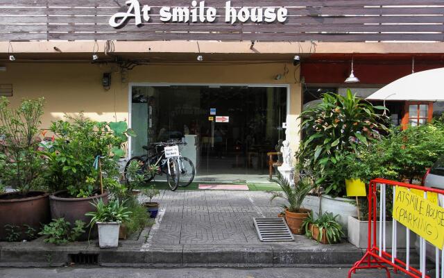 Отель At smile house вид на фасад