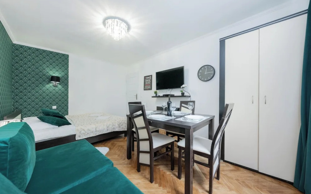 UNIT Short Rent Apartment by Warsaw Metro Station