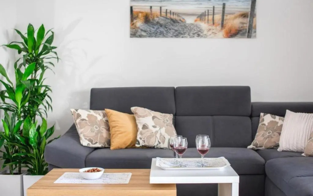 Sea view apartment EMA