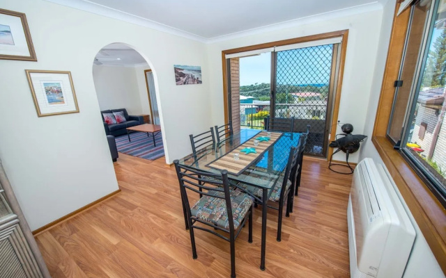 Pet Friendly Lentara St 8 - Fingal Bay