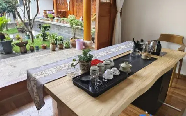 Shaxi Ancient Town Tianpan Homestay