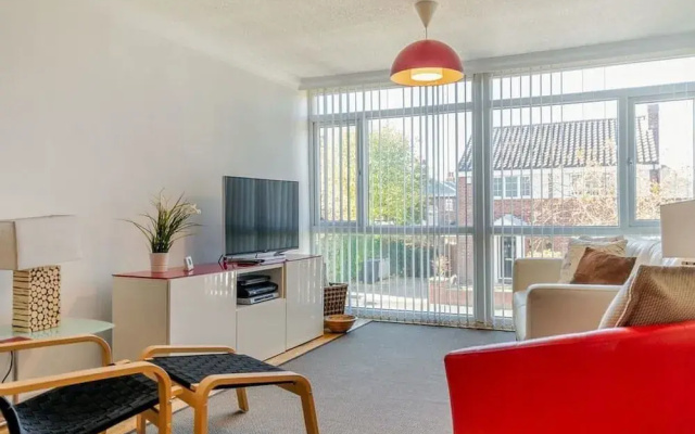 Central Townhouse With Double Terrace and Free Parking