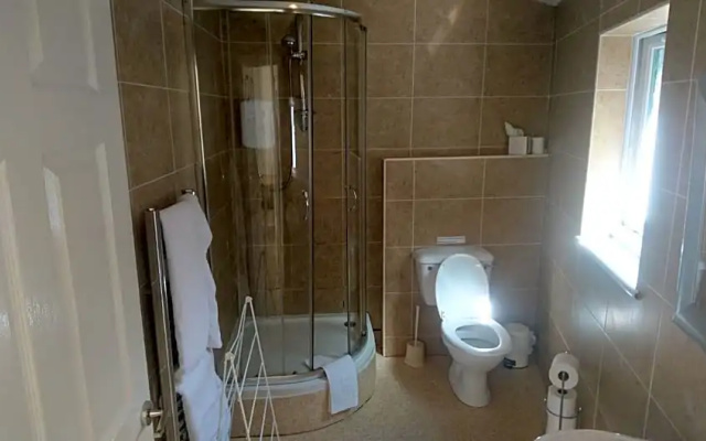 Glenfern Guest House with No Hot Tub & Cottage with Private Hot Tub