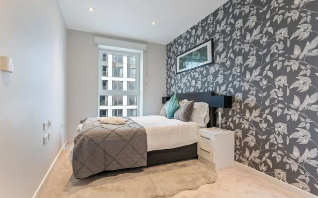 Elegant 2 Bed Apartment Within Many Attractions
