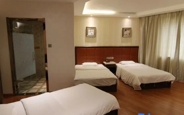 Tianfu Hotel (Yichun Lindu Wood Sculpture Park)