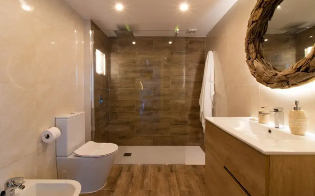 Room in Guest Room - Private Room With Beautiful sea View