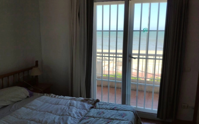 Lovely 2 Bedroom Apartment With Pool