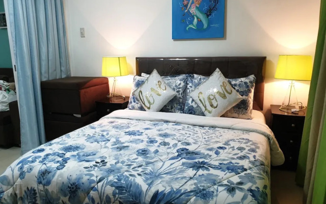 Comfort Condo @ Azure Urban Residences