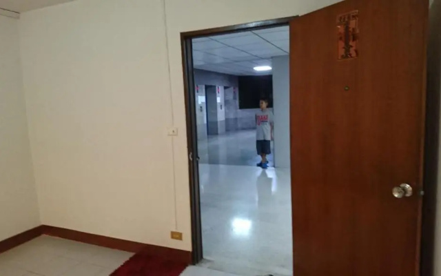 18floor apartment with 2 bedrooms