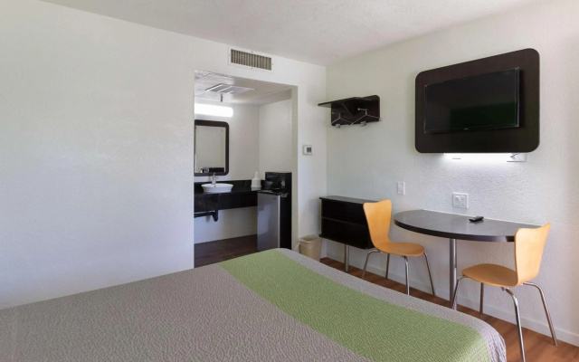 Motel 6 Barstow, CA