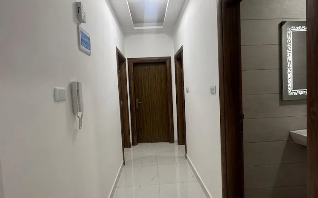 JRE Cozy Home Near All Services 20