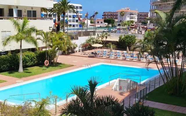 Las Camelias Apartments
