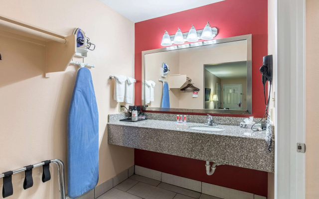 Quality Inn & Suites Bridge City/Orange