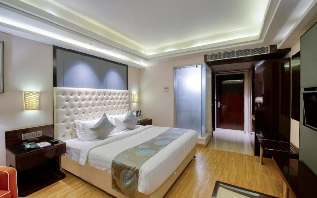 Om Clarks Inn Raebareli