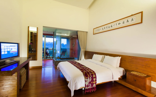Luminous Hot Spring & Resort