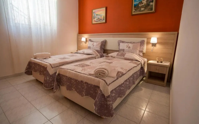 Dora II Studio - Simple Sweet Getaway
