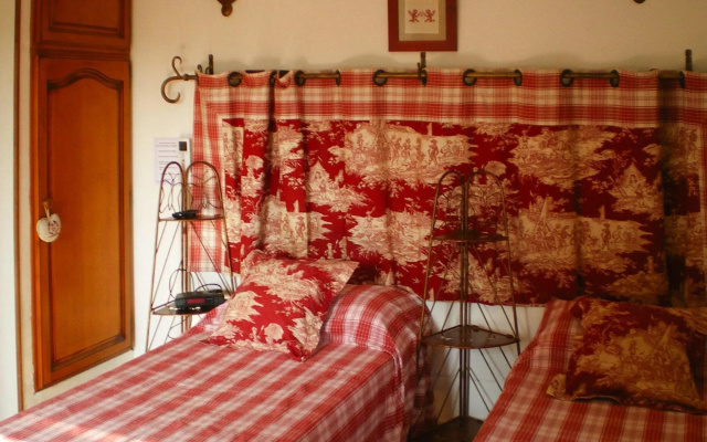 Holiday Cottage With Private Terrace, Bellegarde