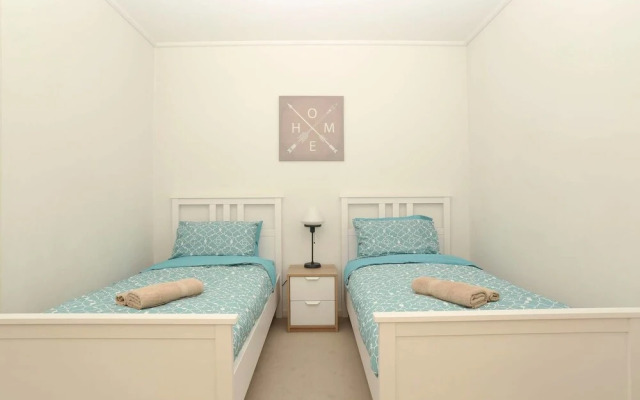 Two Bedrooms near Crown with Free WiFi and Carpark