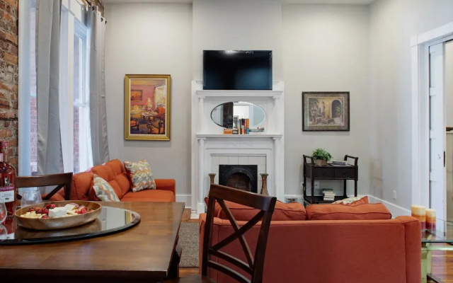 Newly Renovated Historic District Apt