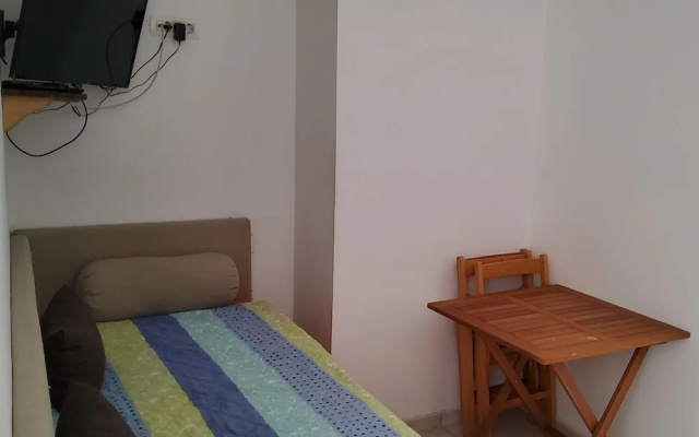 Appealing Apartment 8 Sleeps 3 Guests